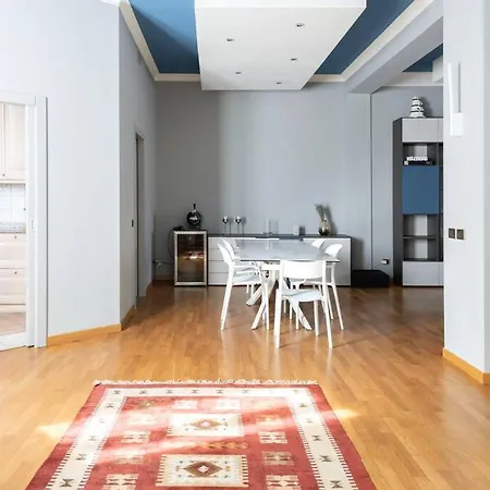 Urban Oasis Home, 6 Guests, Great Location * Milan