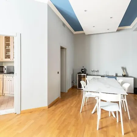 Urban Oasis Home, 6 Guests, Great Location * Milán